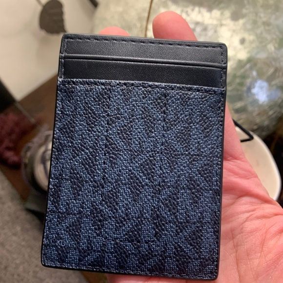 Authentic MK Coated signature card case/money clip - Picture 10 of 10